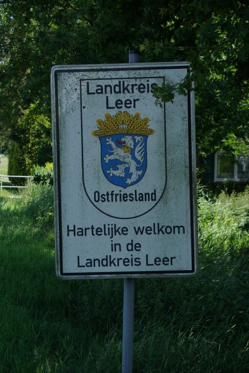 Leer-sign.jpg